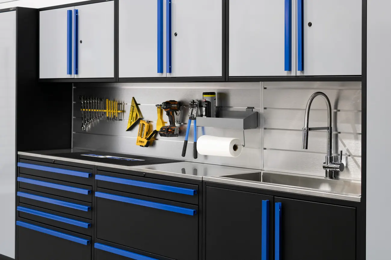 Proslat Fusion Plus cabinets with black frames, white doors and blue handles